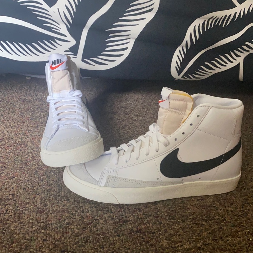 Women’s Nike 77 Blazers Size 9W